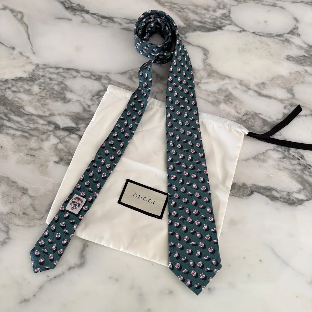 Gucci‎ Necktie Tie 100% Silk Green Umbrella Pattern 3.2 inches New